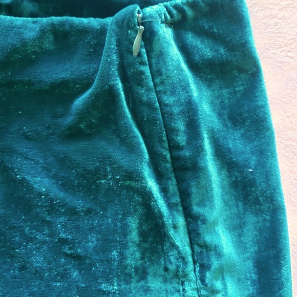 FREE PEOPLE Annalise Side Vent Velvet Micro Mini Skirt--8 - Picture 7 of 11